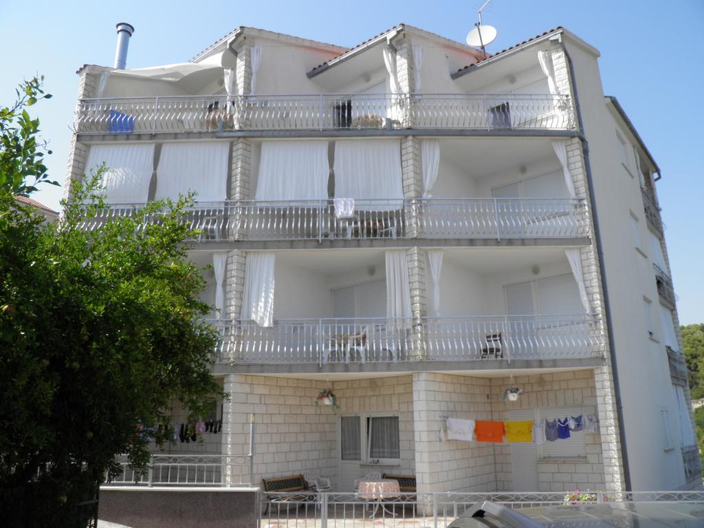 Apartments Horizont Трогир Екстериор снимка